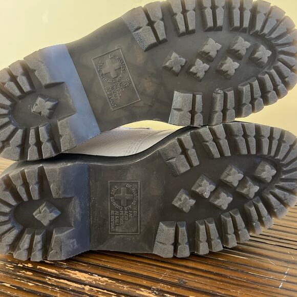 Dr. Marten's Devon Flower Buckle White Leather Platform Boots Women's Size 8 EUC - Picture 6 of 12